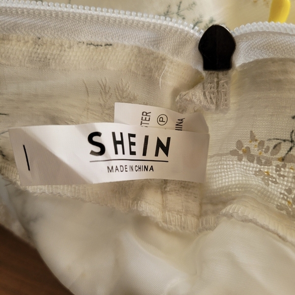 SHEIN Lightweight Purse Medium Size White Floral Zip-Up - Picture 5 of 10